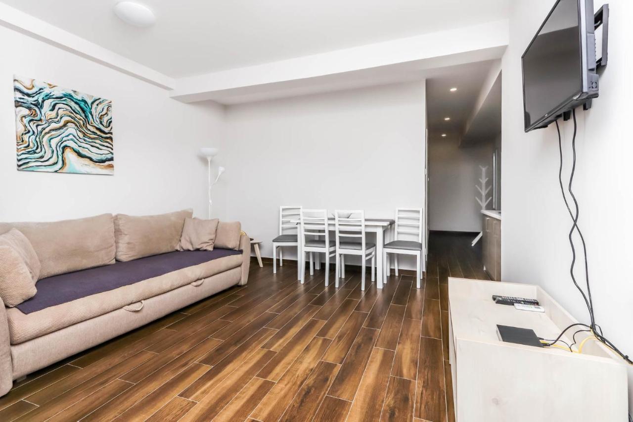 Timea Apartment Tivat Bagian luar foto