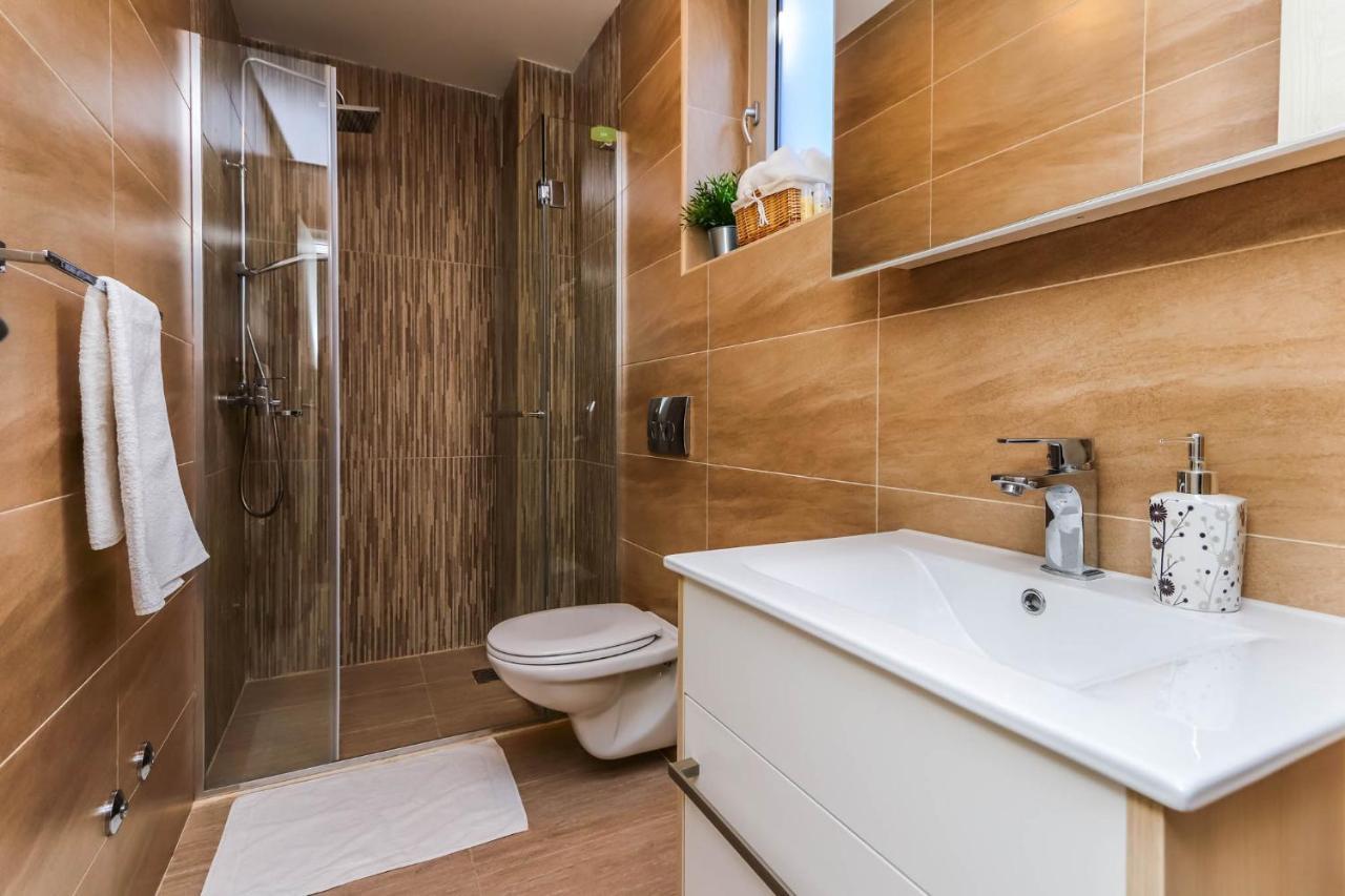 Timea Apartment Tivat Bagian luar foto
