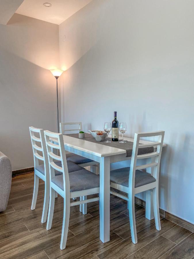 Timea Apartment Tivat Bagian luar foto