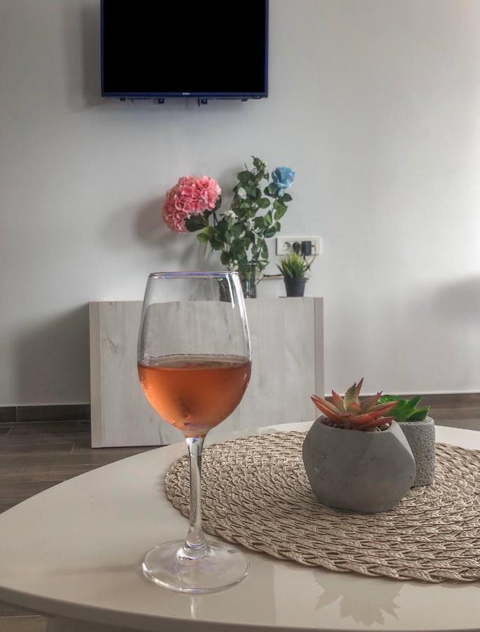 Timea Apartment Tivat Bagian luar foto